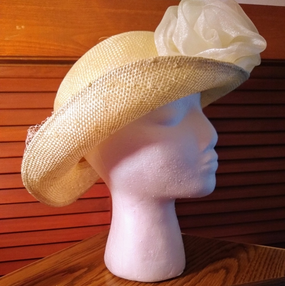 Light Colored Straw Hat - Picture 2 of 3